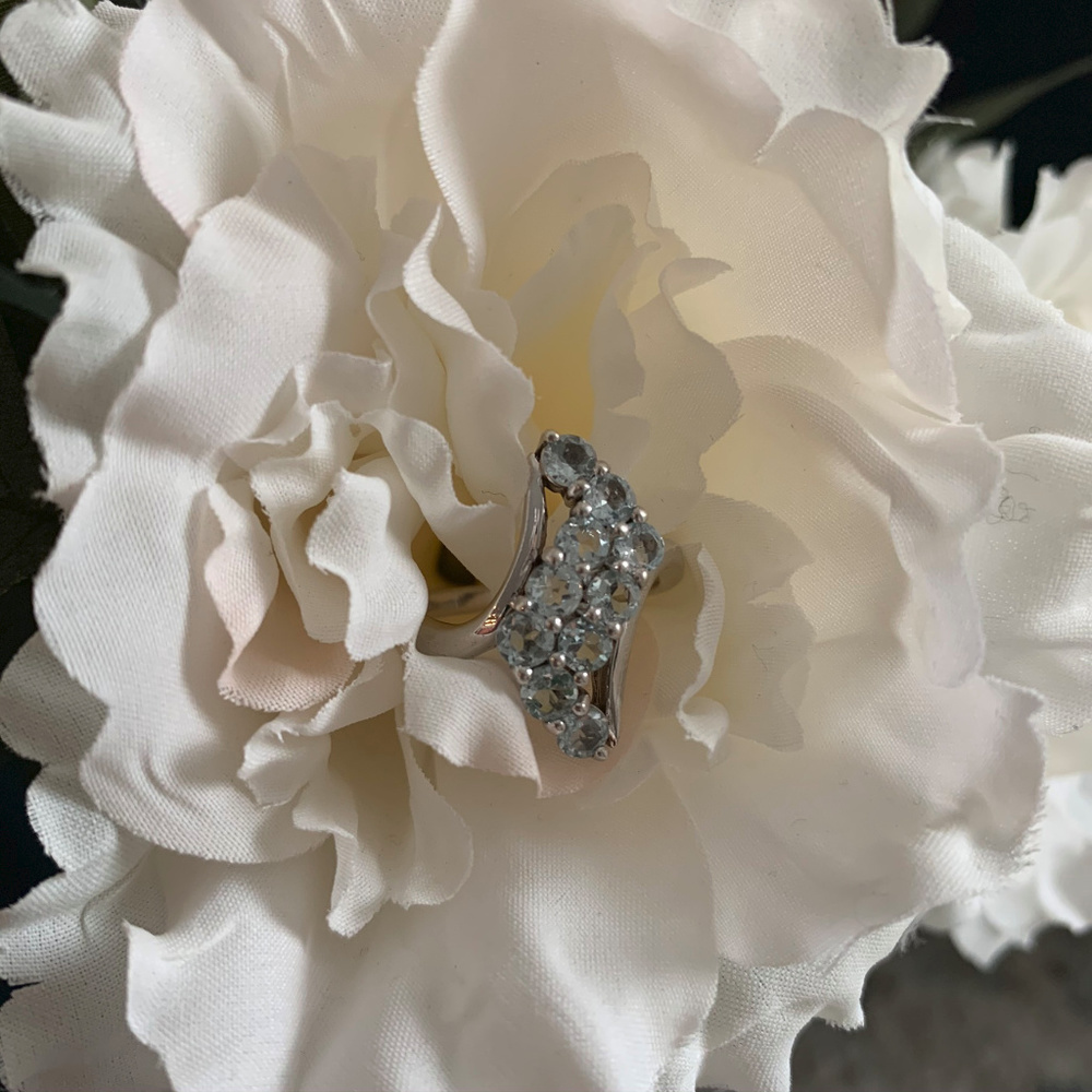 Ten Round Faceted Blue Topaz Cluster ring 6